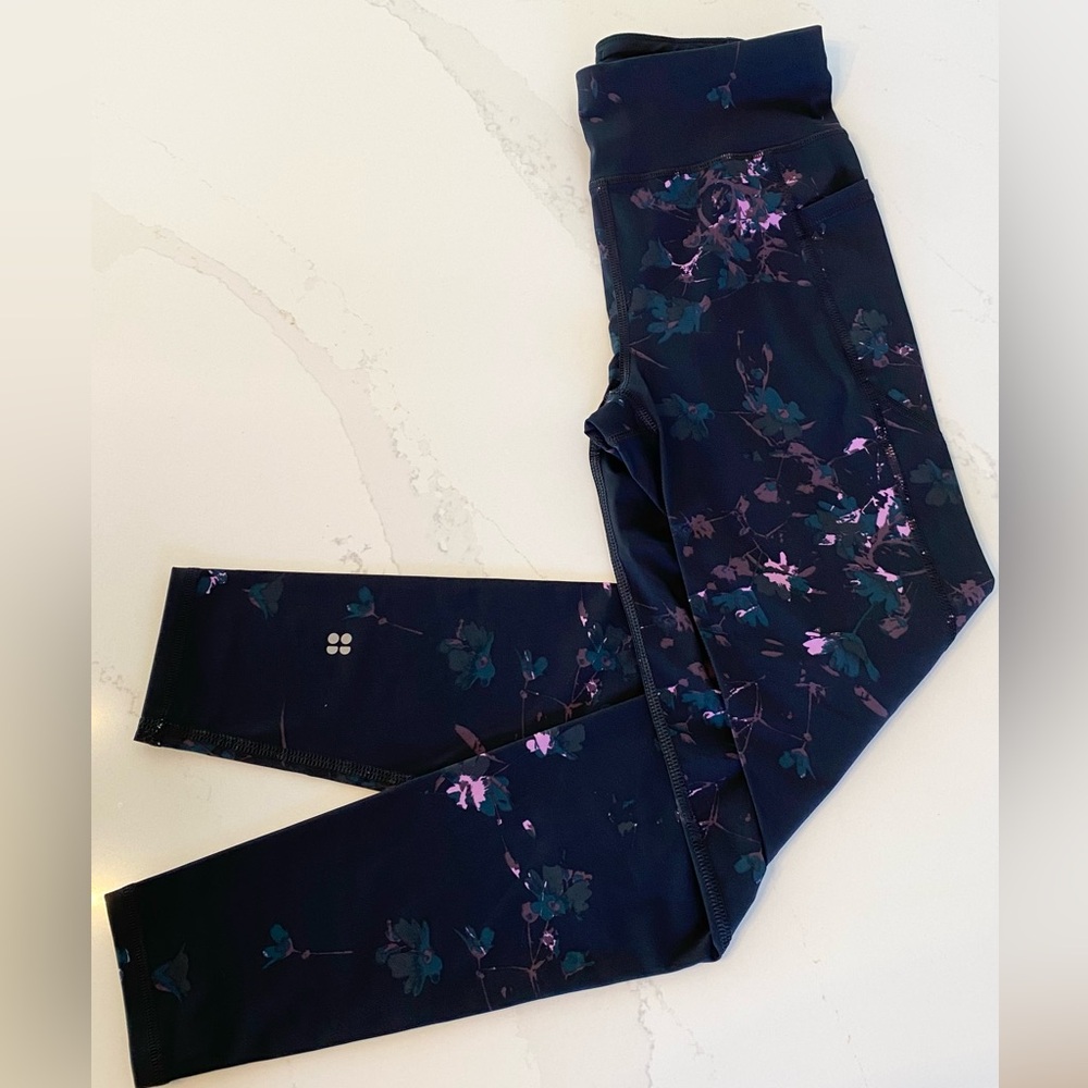 Sweaty Betty Zero Gravity Full Length Black Daisy Leggings